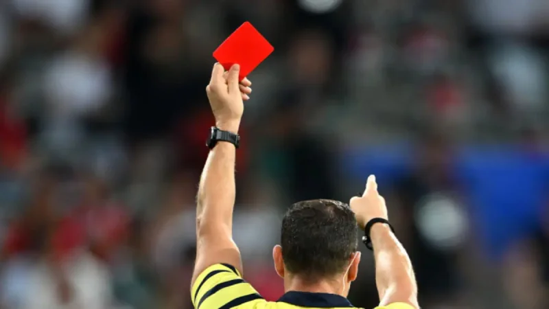 Read more about the article ফ্রান্সে এক ম্যাচেই ২৪ লাল কার্ড