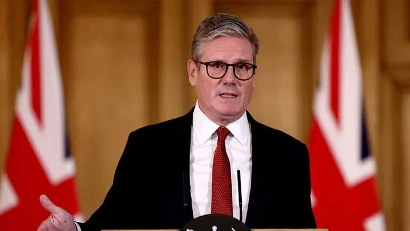 Read more about the article বেসামরিক ইরানিদের হুমকি প্রদান ট্রাম্পের ভুল: ব্রিটিশ প্রধানমন্ত্রী